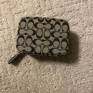 Coach 3 bottle pill/vitamin holder